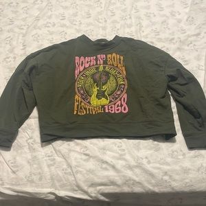 Green graphic pull over